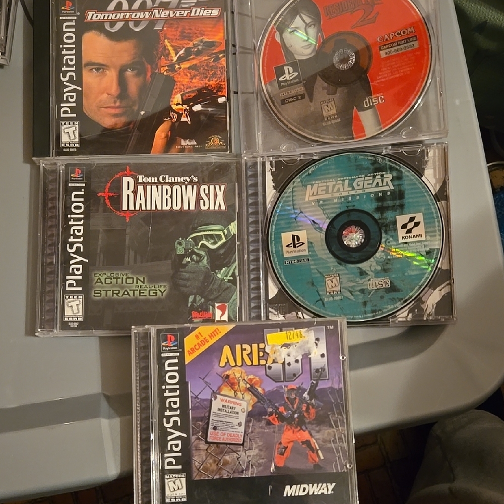 Vintage PlayStation 1 game bundle